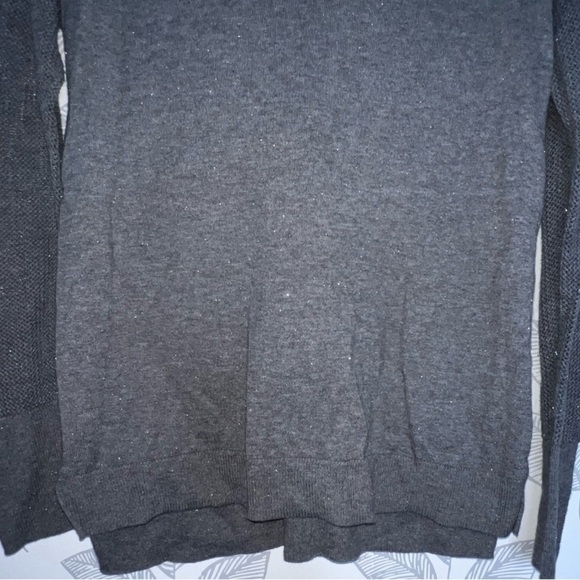 Rock & Republic Metallic Textured Top M Grey Glitter Light Sweater Neutral Boho - Picture 6 of 12